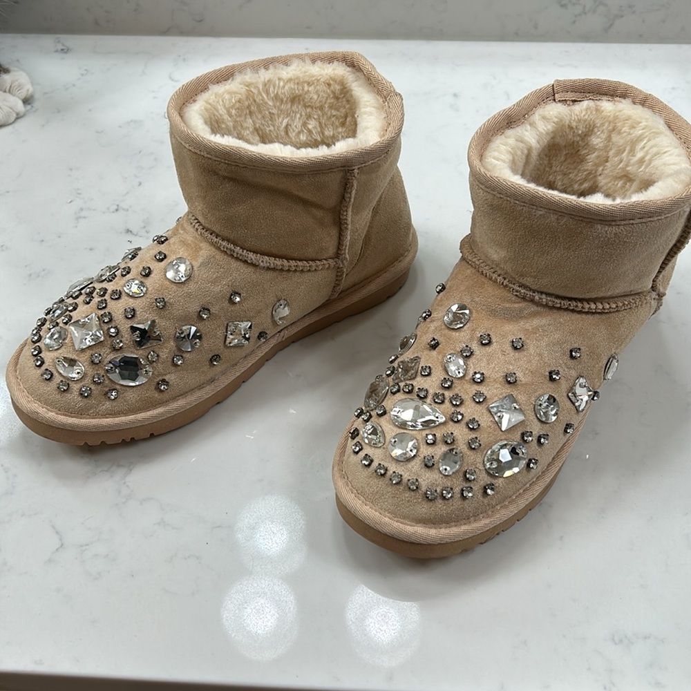 AZALEA WANG Gorgeous Blinged out UGG style boot size 8 NWOB - Picture 2 of 10